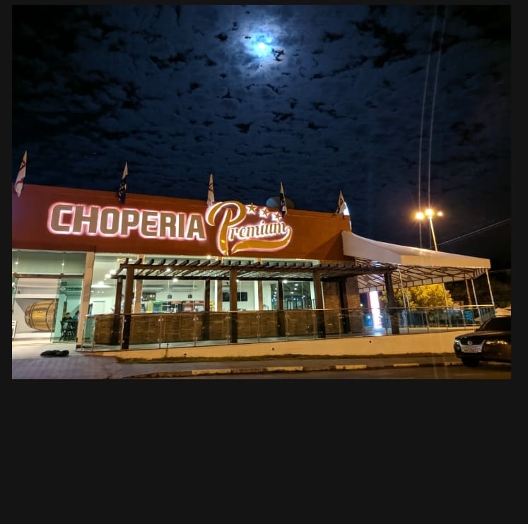 Montagem da placa e frente da obra