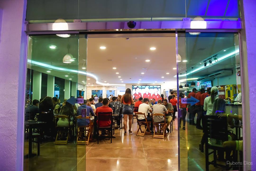 Salão interno lotado