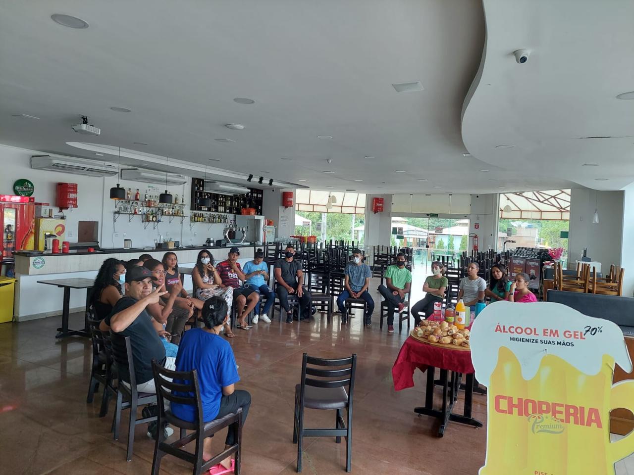 Equipe no café da manhã antes do turno